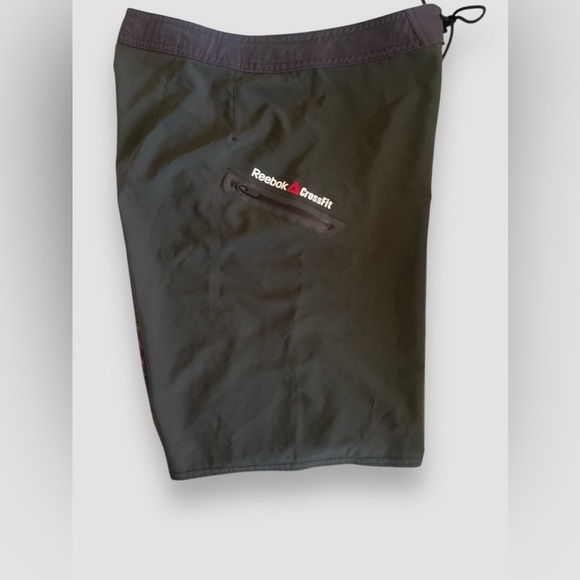 REEBOK CrossFit Shorts Mens Size 30 Board Shorts Black Hero Star & Stripes EUC - Picture 7 of 9